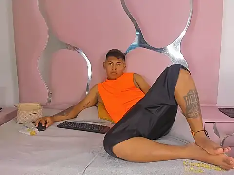 Snapshot of Mikeandmoonasm chatting on 21, 10, 2025 Mikeandmoonasm online show from 21, 10, 2025