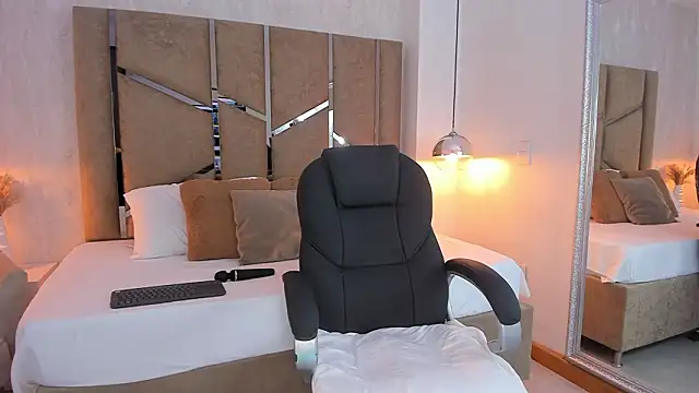 Megan-8 online show from 27, 2, 2026