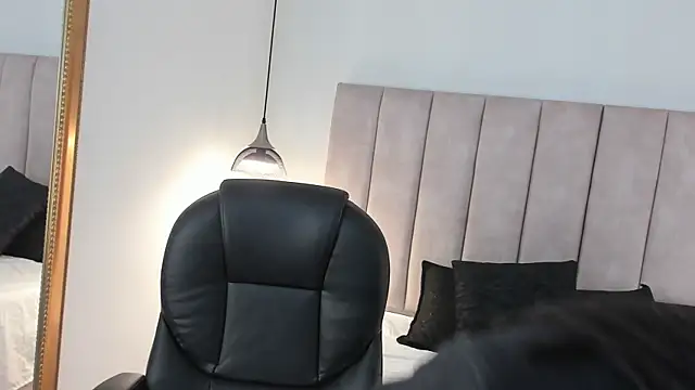 Megan-8 online show from 14, 4, 2026