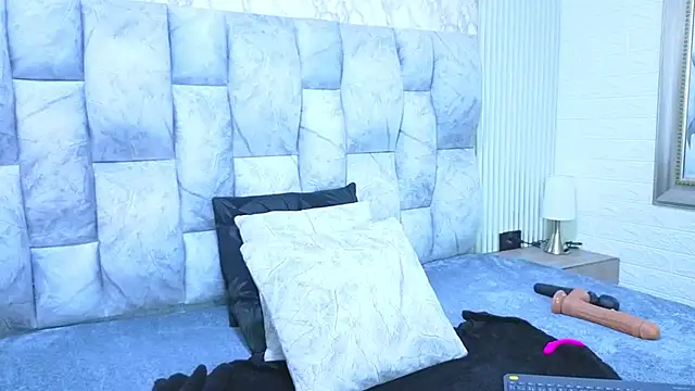 sofiagutierrez   online show from 21, 11, 2025