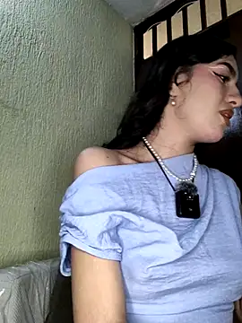 Snapshot of Emily-hottson chatting on 17, 10, 2025 Emily-hottson online show from 17, 10, 2025