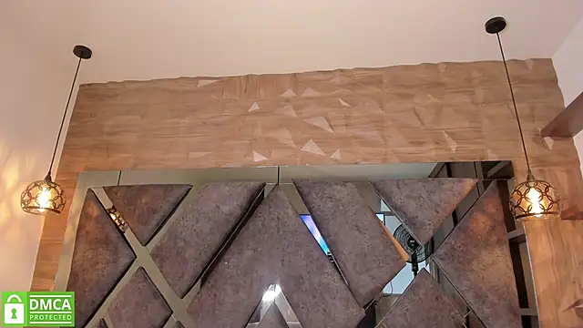 Scarlet  Jones  online show from 24, 11, 2025