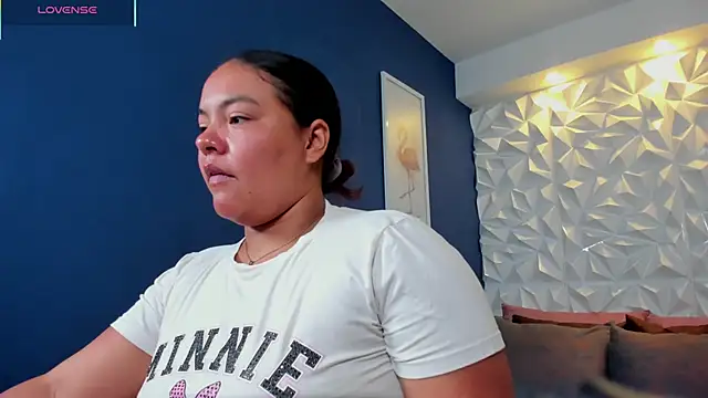 freya cole  online show from 6, 11, 2025