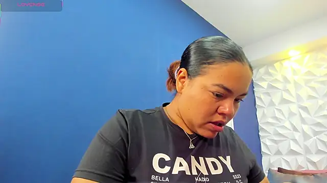 freya cole  online show from 5, 11, 2025