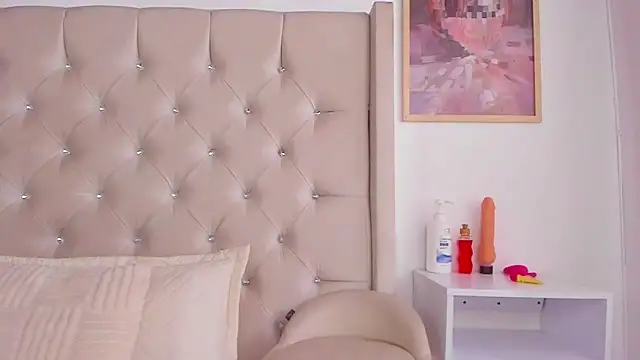 Snapshot of EmmaaHills chatting on 30, 10, 2025 EmmaaHills online show from 30, 10, 2025