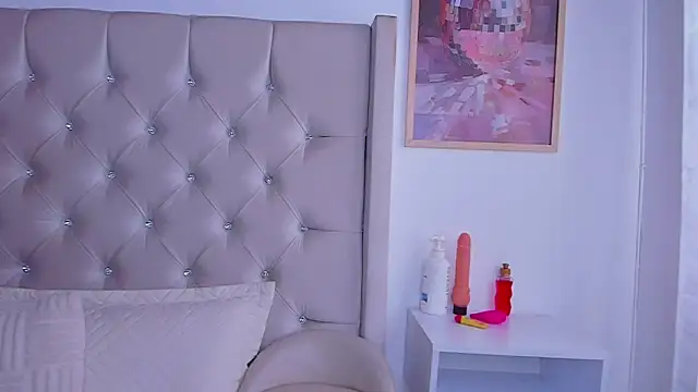 Snapshot of EmmaaHills chatting on 31, 10, 2025 EmmaaHills online show from 31, 10, 2025