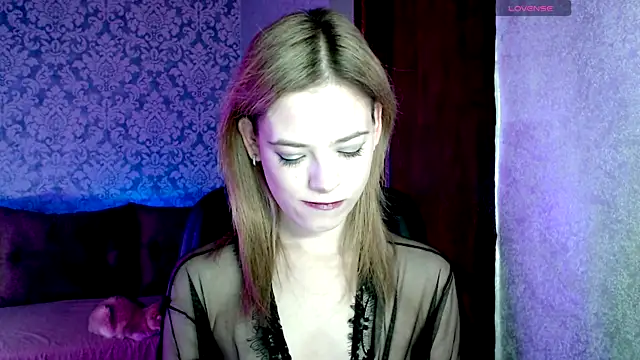 Snapshot of Kate__Loves chatting on 21, 4, 2026 Kate Loves online show from 21, 4, 2026