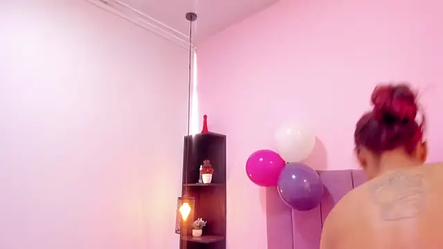 HoollyHendrix online show from 8, 11, 2025