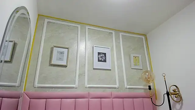 HoollyHendrix online show from 16, 12, 2025