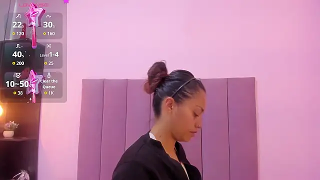 HoollyHendrix online show from 15, 10, 2025