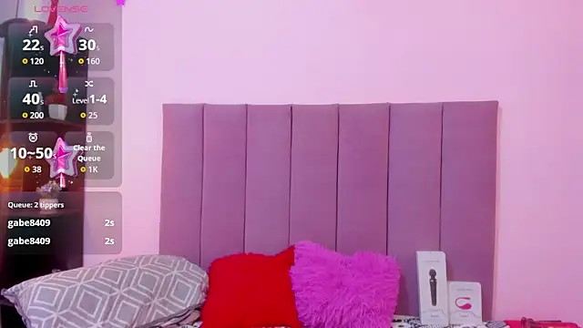 HoollyHendrix online show from 3, 10, 2025