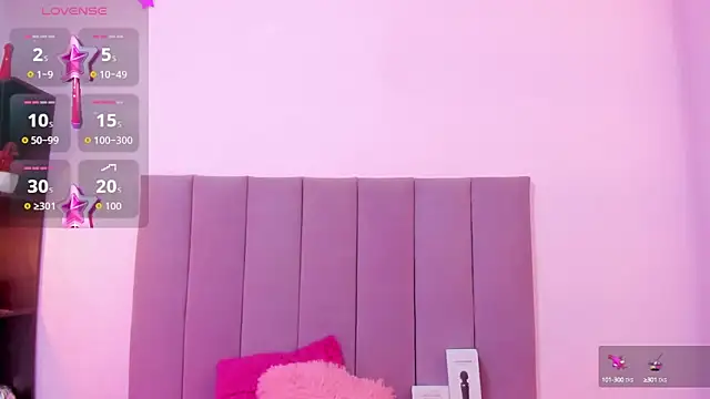 HoollyHendrix online show from 16, 10, 2025