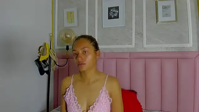 HoollyHendrix online show from 21, 2, 2026