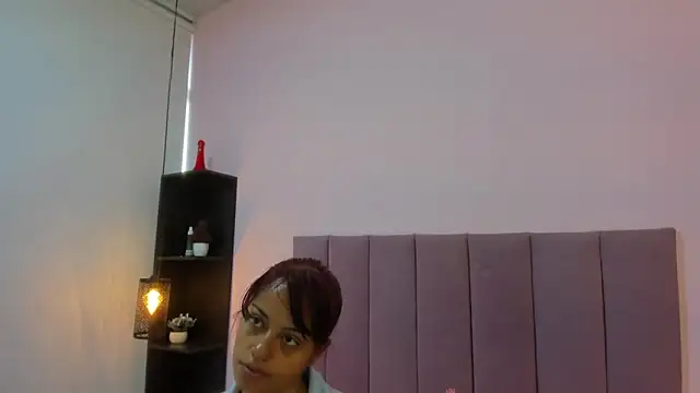 HoollyHendrix online show from 23, 10, 2025