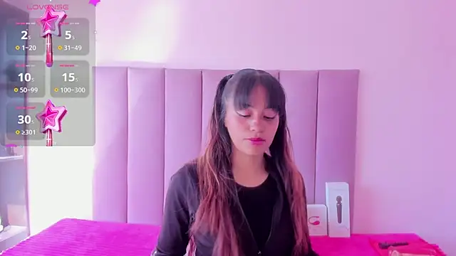 HoollyHendrix online show from 25, 9, 2025