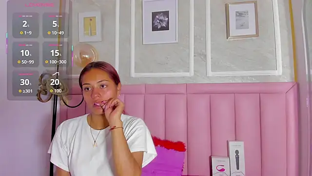 HoollyHendrix online show from 6, 2, 2026