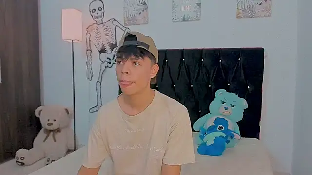 Zacktorres  online show from 25, 10, 2025