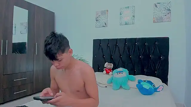 Zacktorres  online show from 10, 10, 2025