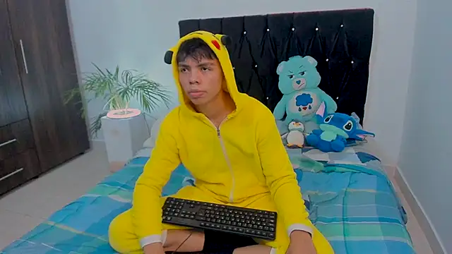 Zacktorres  online show from 5, 10, 2025