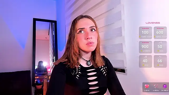 SarahCastillo  online show from 23, 9, 2025