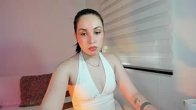 SarahCastillo  online show from 6, 3, 2026