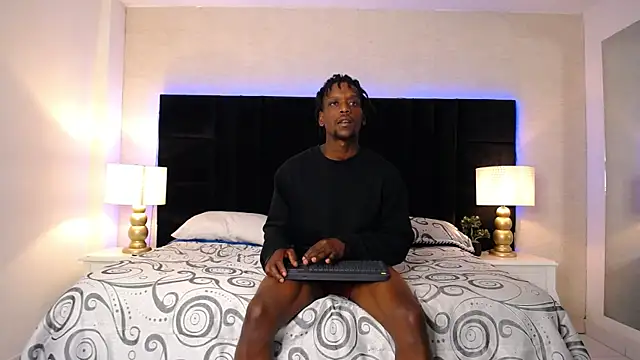 Snapshot of SkylerBigxxx chatting on 3, 5, 2026 SkylerBigxxx online show from 3, 5, 2026