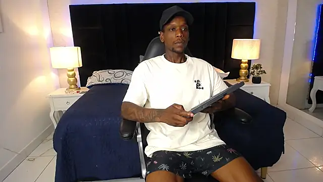 Snapshot of SkylerBigxxx chatting on 26, 5, 2026 SkylerBigxxx online show from 26, 5, 2026