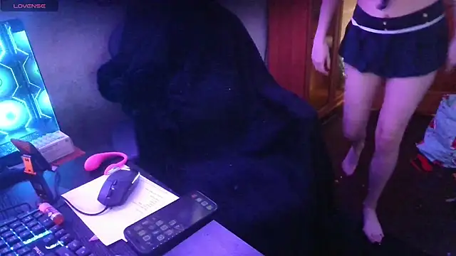 Snapshot of jchouse06 chatting on 4, 10, 2025 jchouse06 online show from 4, 10, 2025