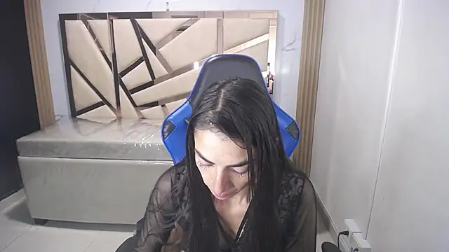 Maily a  online show from 28, 11, 2025