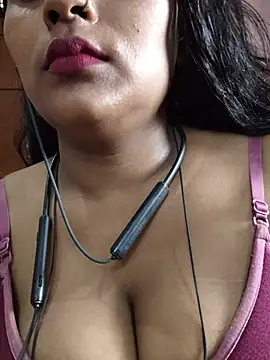 Jasmine Januja online show from 25, 7, 2026
