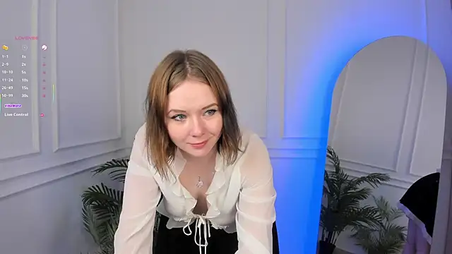 Snapshot of Sophi_X chatting on 2, 10, 2025 Sophi X online show from 2, 10, 2025