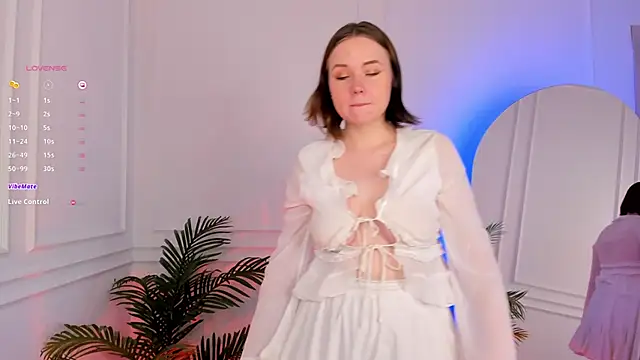 Snapshot of Sophi_X chatting on 13, 10, 2025 Sophi X online show from 13, 10, 2025