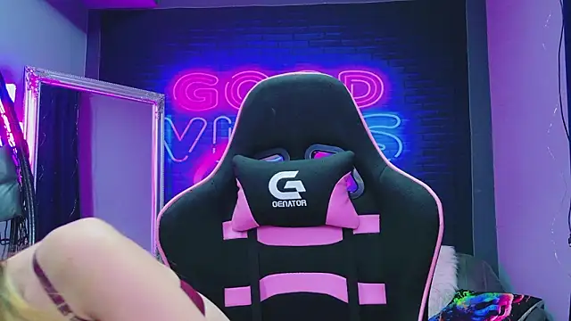 CoraVex online show from 3, 2, 2026