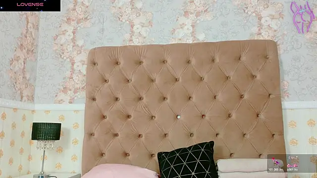 CoraVex online show from 3, 10, 2025