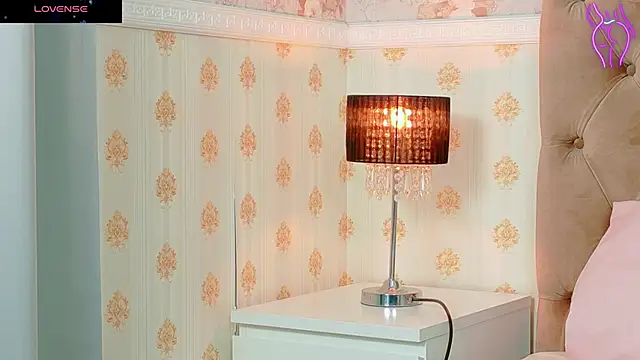 CoraVex online show from 6, 10, 2025