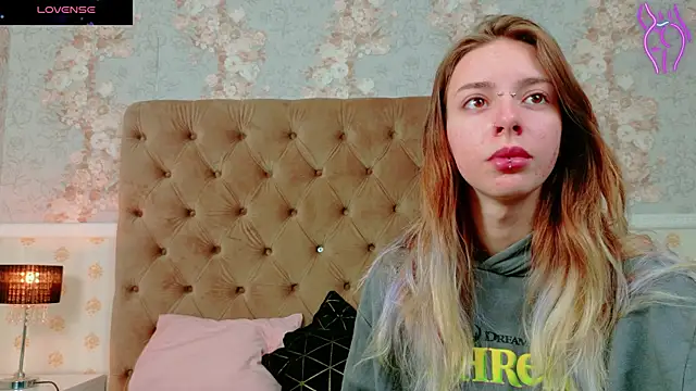 CoraVex online show from 4, 10, 2025