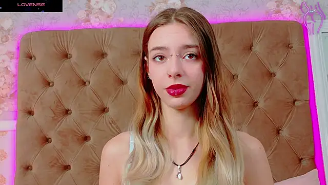 CoraVex online show from 8, 11, 2025