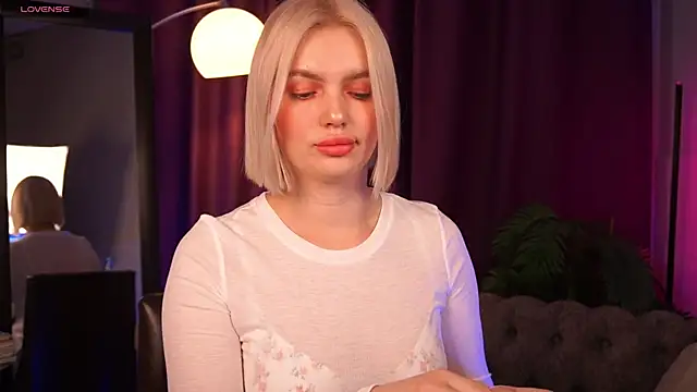 Amelia Wells online show from 12, 11, 2025