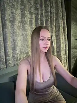 MissOyee online show from 11, 11, 2025