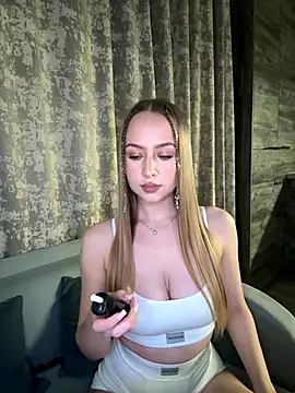 MissOyee online show from 19, 11, 2025