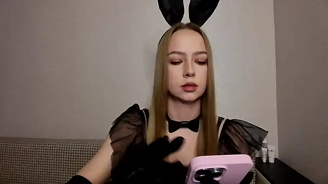 MissOyee online show from 19, 9, 2025