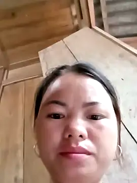 Snapshot of emly-xinh18 chatting on 25, 9, 2025 emly-xinh18 online show from 25, 9, 2025