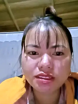 Snapshot of emly-xinh18 chatting on 23, 10, 2025 emly-xinh18 online show from 23, 10, 2025