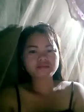 Snapshot of emly-xinh18 chatting on 8, 10, 2025 emly-xinh18 online show from 8, 10, 2025