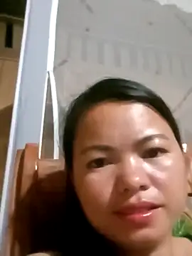 Snapshot of emly-xinh18 chatting on 26, 9, 2025 emly-xinh18 online show from 26, 9, 2025