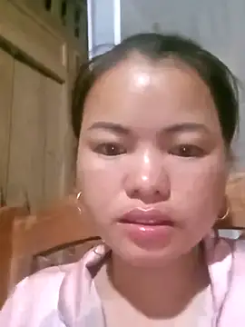 Snapshot of emly-xinh18 chatting on 23, 9, 2025 emly-xinh18 online show from 23, 9, 2025