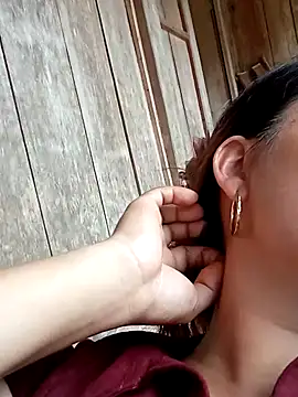 Snapshot of emly-xinh18 chatting on 13, 10, 2025 emly-xinh18 online show from 13, 10, 2025