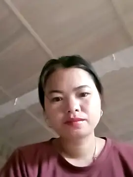 Snapshot of emly-xinh18 chatting on 12, 11, 2025 emly-xinh18 online show from 12, 11, 2025