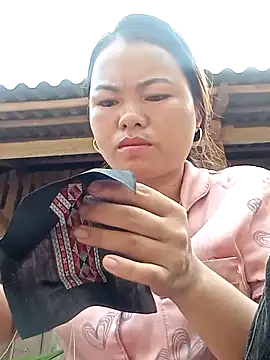 Snapshot of emly-xinh18 chatting on 24, 9, 2025 emly-xinh18 online show from 24, 9, 2025