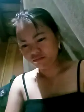 Snapshot of emly-xinh18 chatting on 3, 10, 2025 emly-xinh18 online show from 3, 10, 2025